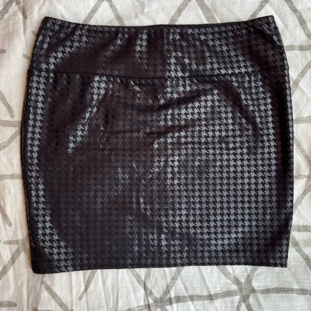 Hounds Tooth Pull-on Mini Skirt